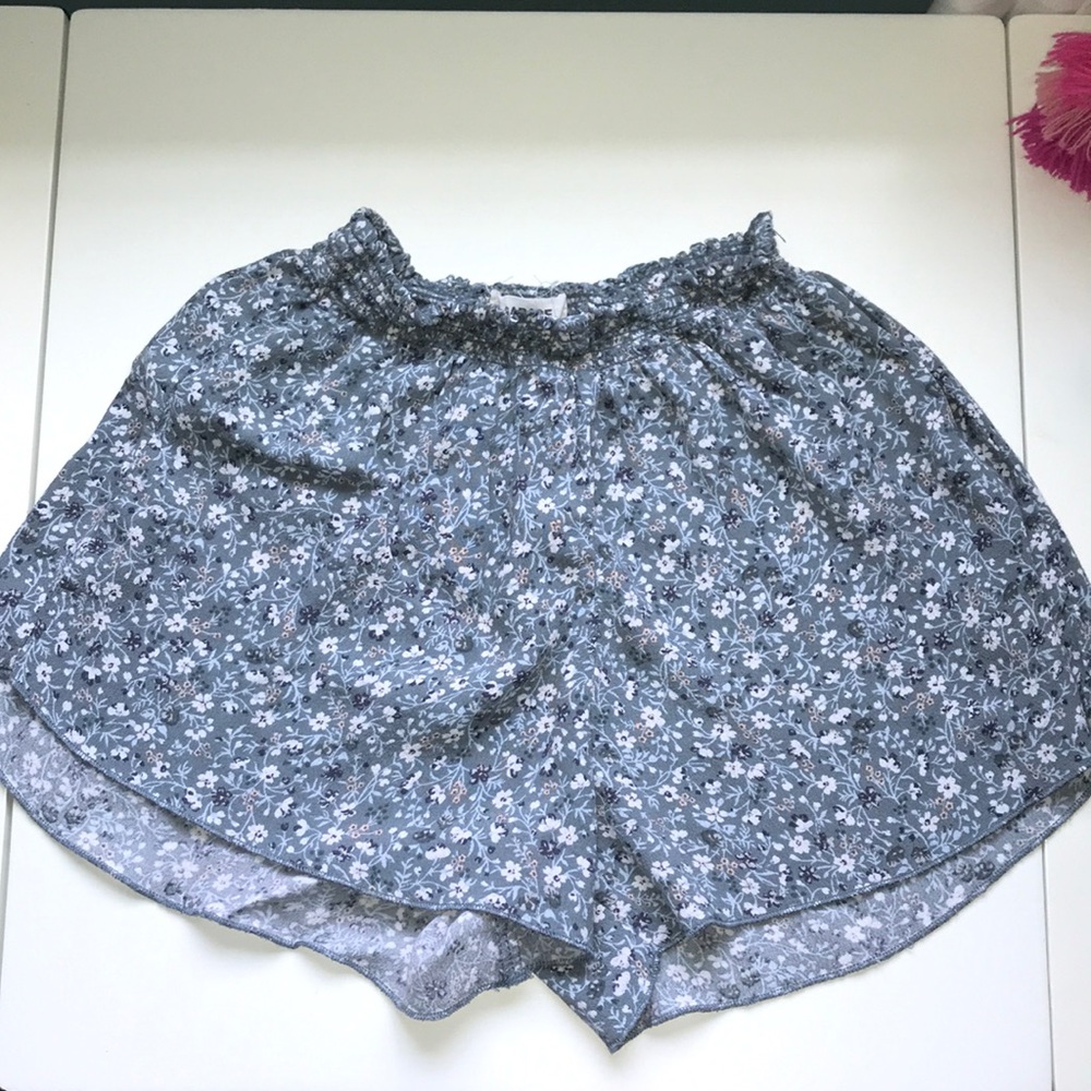 Shorts from the brand garage. Only worn 2-3 times.